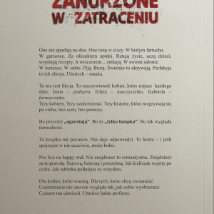 Tył okładka książki „Zanurzone w zatraceniu” – Monika Koszewska, powieść obyczajowo-psychologiczna o alkoholizmie kobiet.